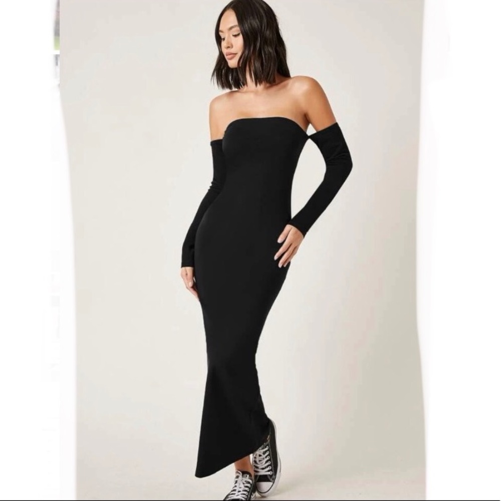 SOLD Long Sleeve Cold shoulder Maxi Dress Black - Picture 5 of 5
